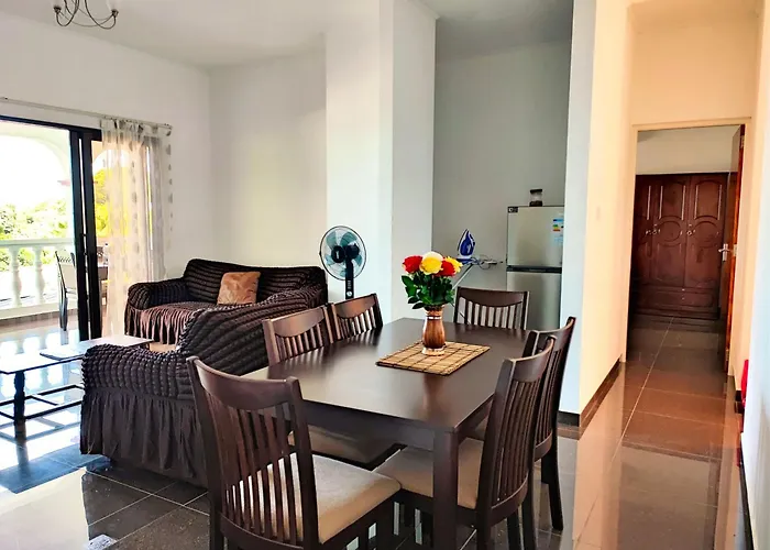 Villea Frangipani דירה